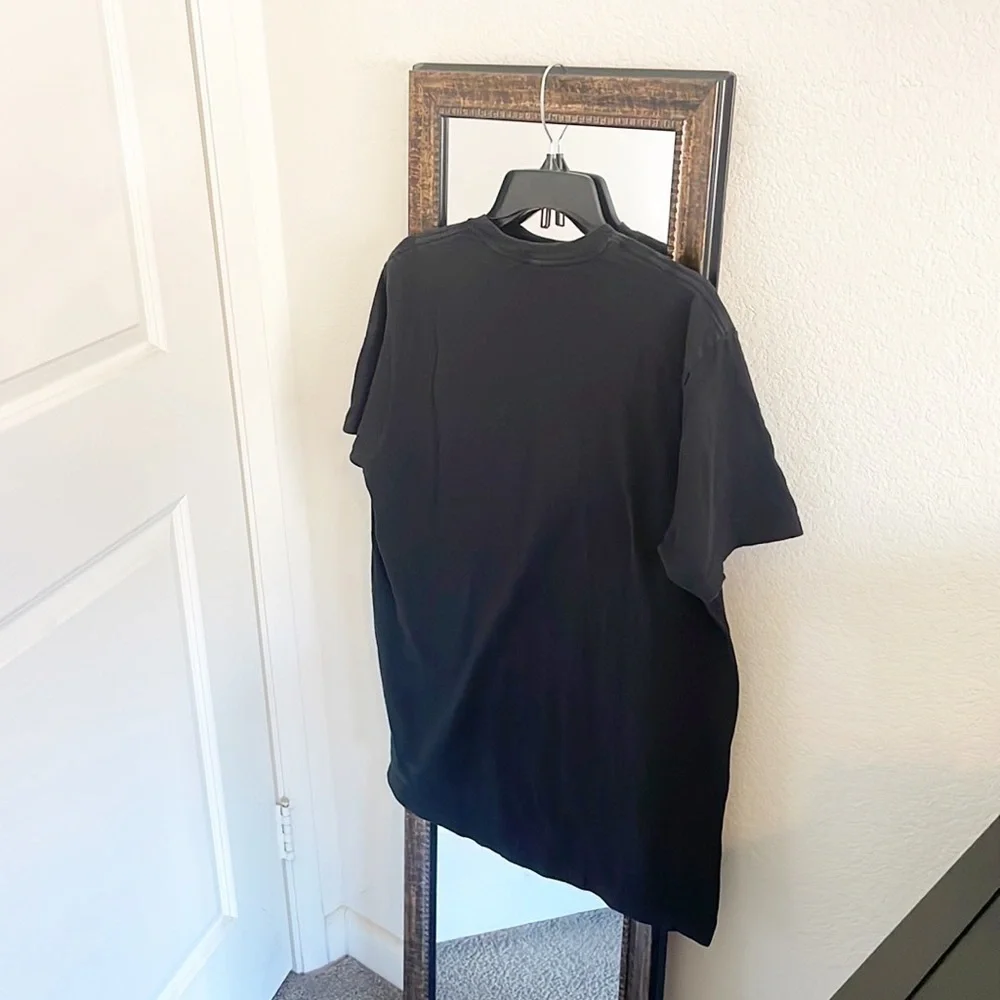 Levi's black/red short sleeve t-shirt